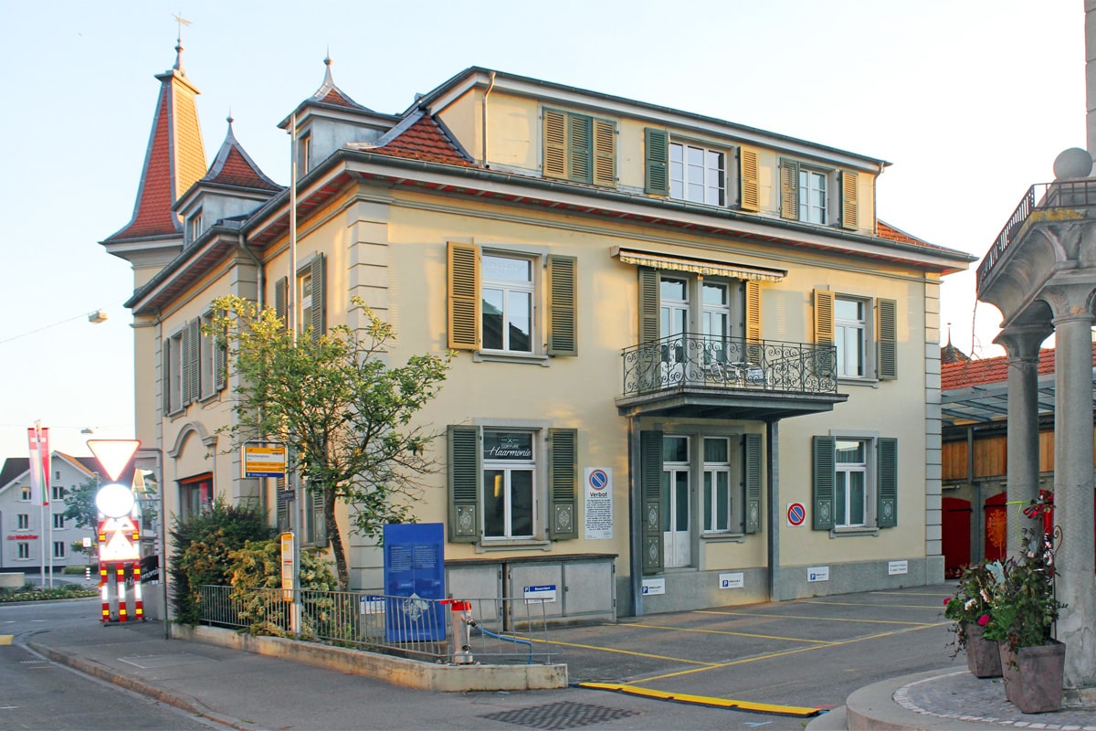 Parkplätze der Kanzlei Häsler-Moser Advokatur Notariat in Lyss